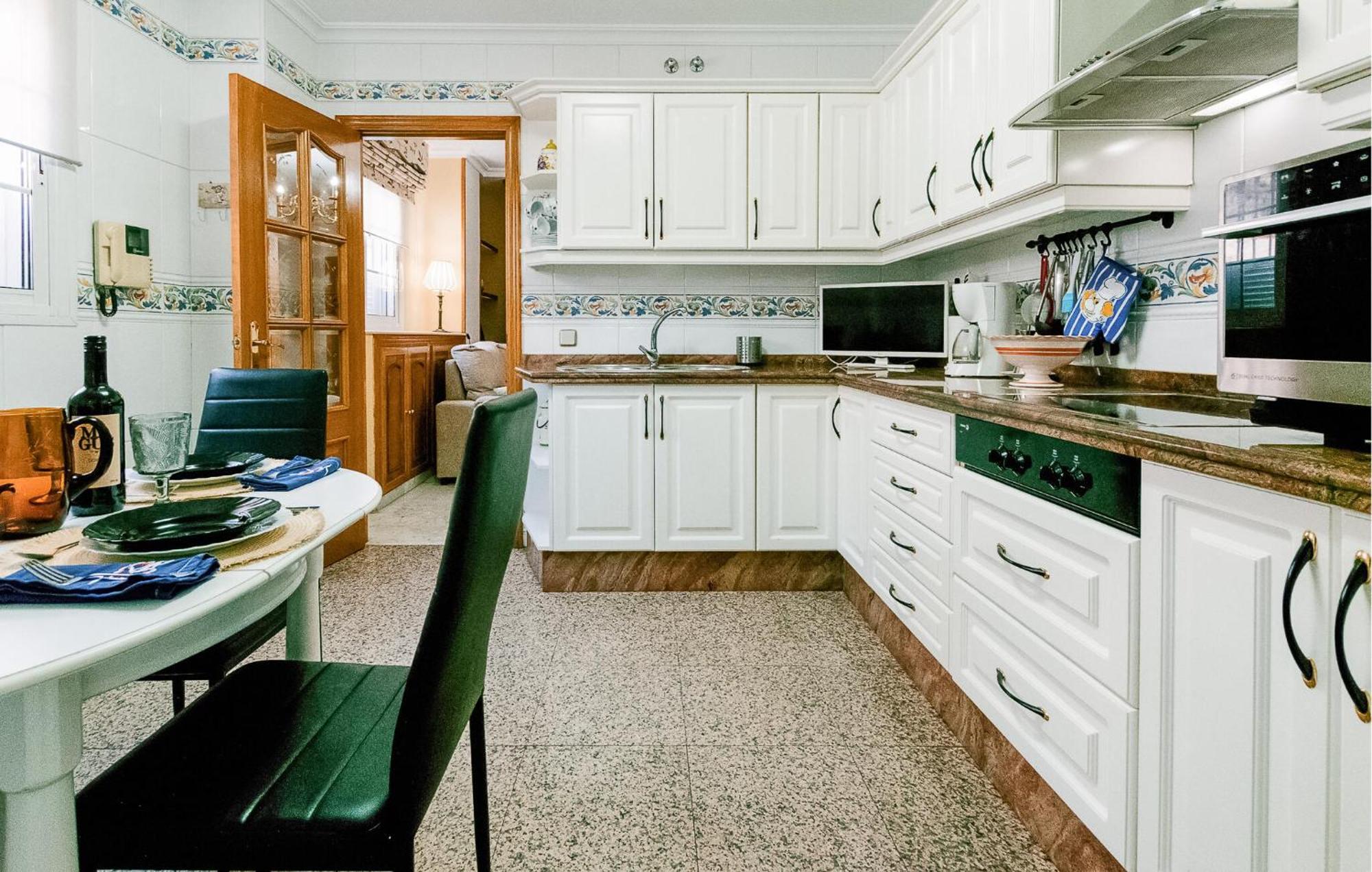 Cozy Apartment In Sevilla With Kitchen Exterior photo