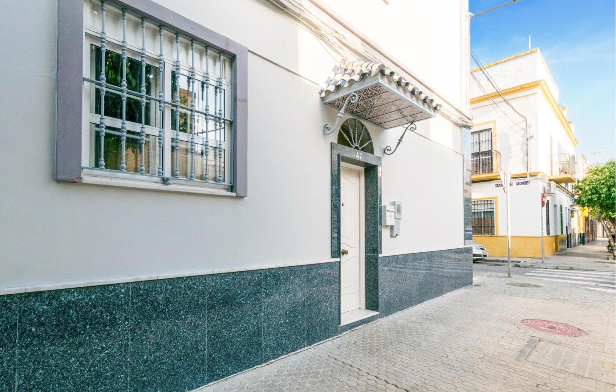 Cozy Apartment In Sevilla With Kitchen Exterior photo